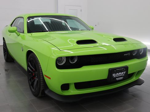 Used 2023 Dodge Challenger SRT Hellcat RWD image 2