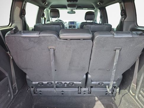 Used 2019 Dodge Grand Caravan SXT w/ Blacktop Package FWD image 24