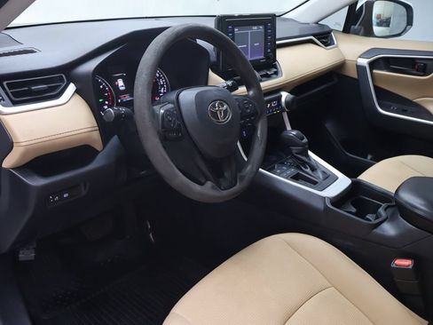 Used 2021 Toyota RAV4 LE FWD image 17