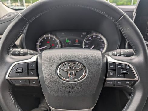 Used 2023 Toyota Highlander LE FWD image 25