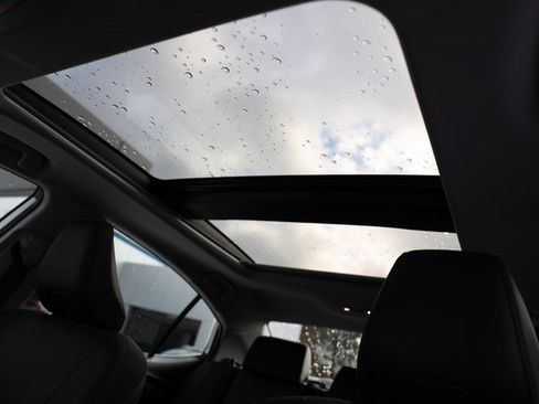 Used 2025 Toyota Camry XLE image 38