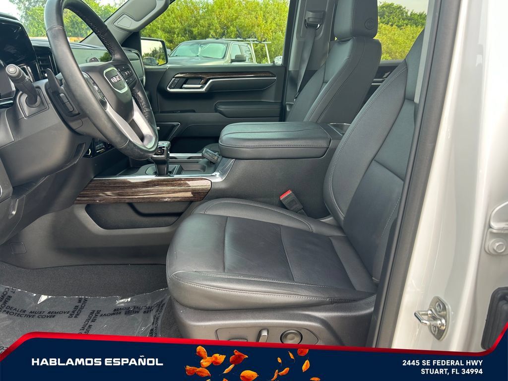 Used 2025 GMC Sierra 1500 Elevation w/ Elevation Premium Package AWD/4WD image 9