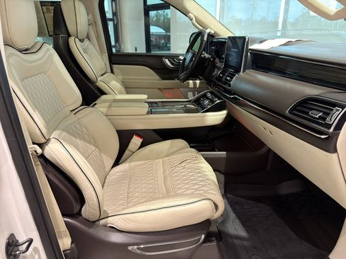 Used 2019 Lincoln Navigator Black Label image 24