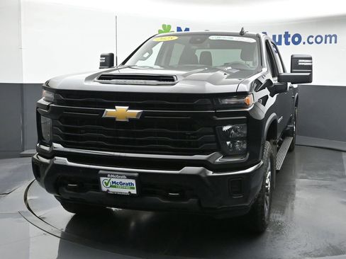 Used 2025 Chevrolet Silverado 2500 Custom w/ Custom Value Package image 5