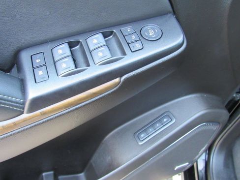 Used 2019 GMC Yukon Denali w/ Denali Ultimate Package image 17