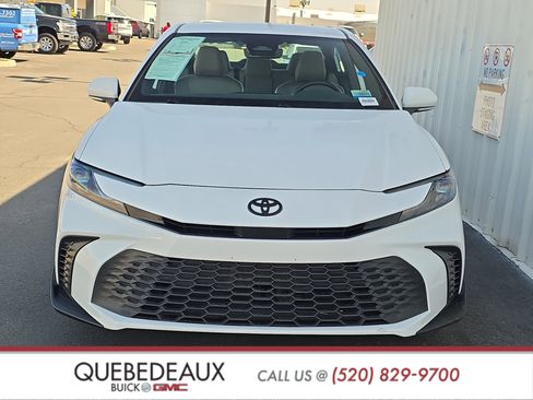 Used 2025 Toyota Camry SE w/ Convenience Package image 2