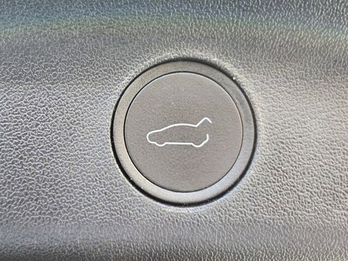 Used 2023 Tesla Model Y Performance image 27