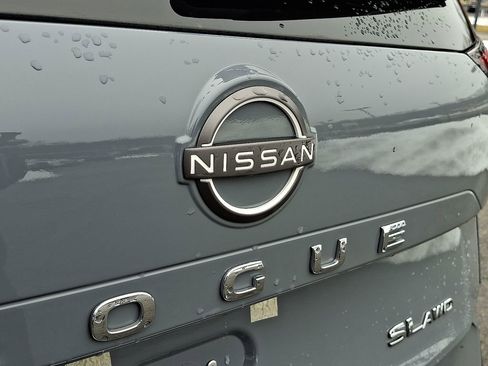 Used 2023 Nissan Rogue SL w/ SL Premium Package image 32