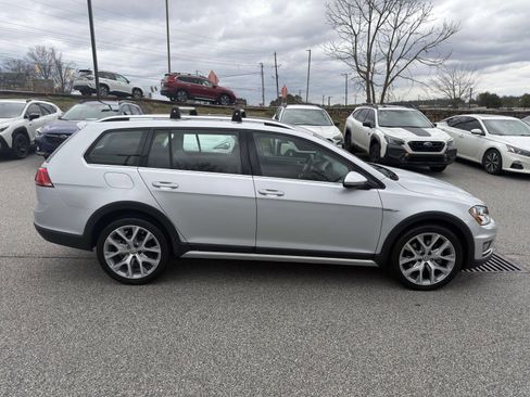Used 2017 Volkswagen Golf Alltrack SEL image 8