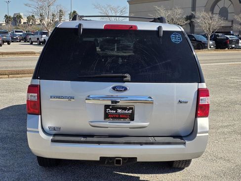 Used 2010 Ford Expedition XLT image 3