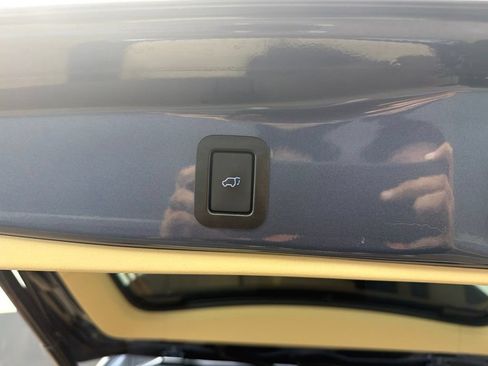 Used 2019 Toyota Highlander Limited AWD/4WD image 39