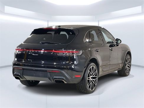 Used 2024 Porsche Macan image 7