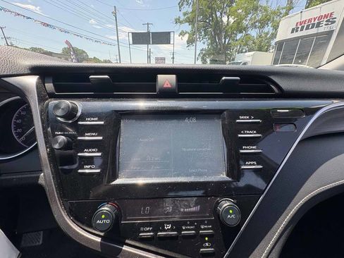 Used 2018 Toyota Camry SE FWD image 16