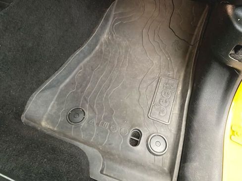 Used 2018 Jeep Wrangler Unlimited Sahara image 34