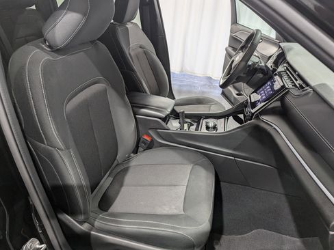 Used 2024 Jeep Grand Cherokee Laredo X image 15