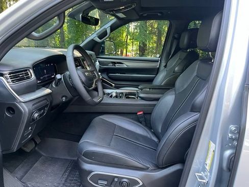 Used 2024 Jeep Wagoneer Series II w/ Convenience Group I AWD/4WD image 5