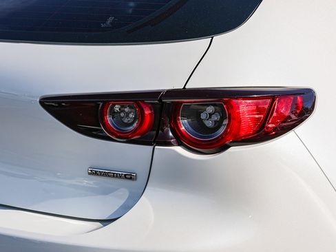 Used 2019 MAZDA MAZDA3 Hatchback w/ Preferred Package image 25