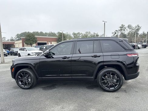 New 2025 Jeep Grand Cherokee Limited w/ Trailer Tow Package image 6