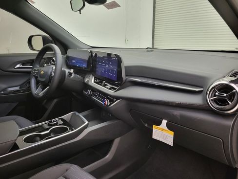 New 2026 Chevrolet Equinox LT w/ LPO, Floor Liner Package FWD image 34
