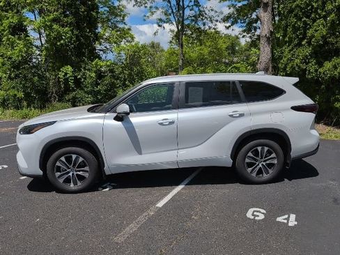 Used 2025 Toyota Highlander XLE AWD/4WD image 8
