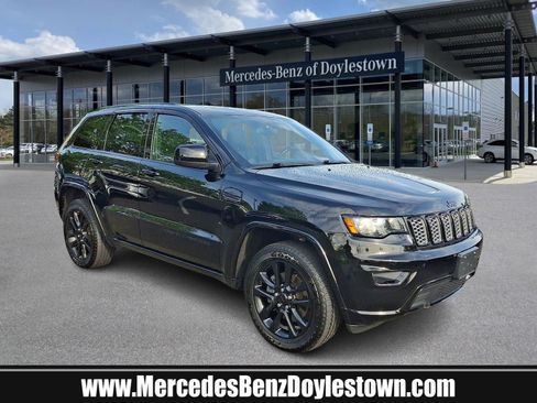 Used 2021 Jeep Grand Cherokee Laredo X AWD/4WD image 1