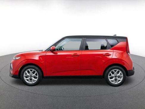 Used 2025 Kia Soul LX w/ LX Technology Package FWD image 4