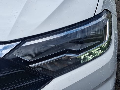 Used 2019 Volkswagen Jetta R-Line w/ R-Line Cold Weather Package FWD image 10