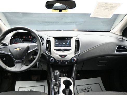 Used 2017 Chevrolet Cruze LS FWD image 12
