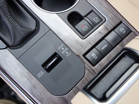 Certified 2021 Toyota Highlander Limited image 24