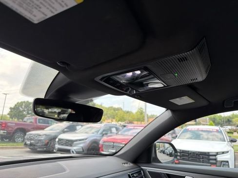 Used 2025 Volkswagen Atlas Cross Sport SE FWD image 21