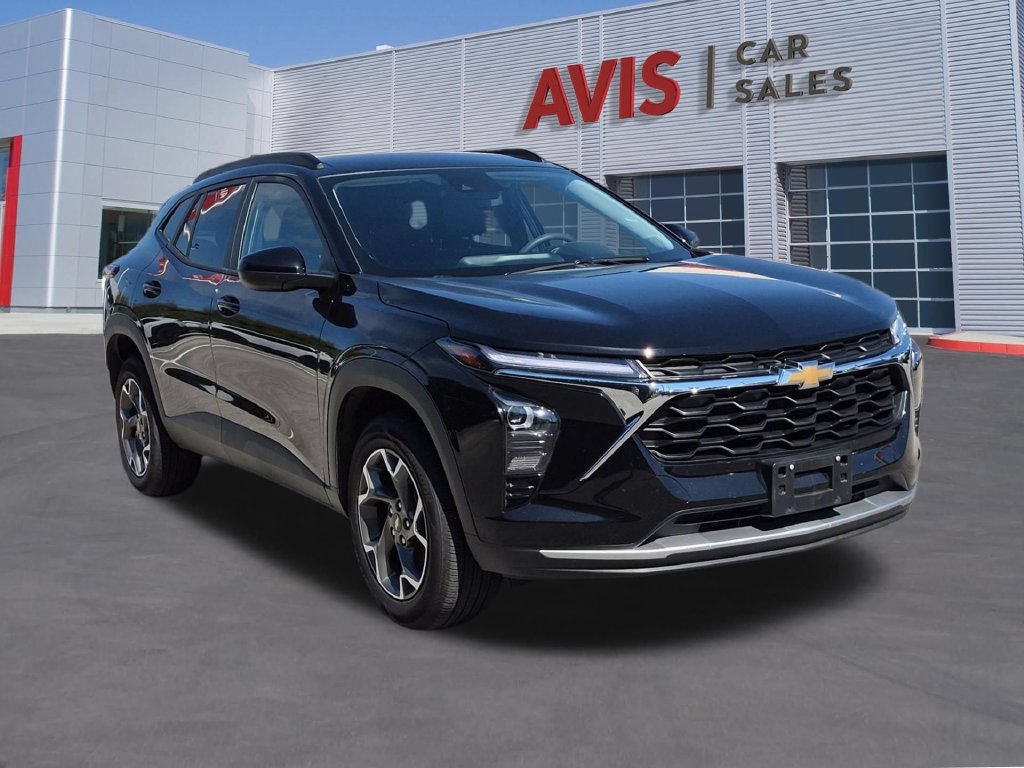 Used 2026 Chevrolet Trax LT FWD image 3