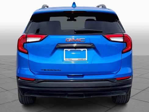 Used 2024 GMC Terrain SLE w/ Elevation Edition image 4