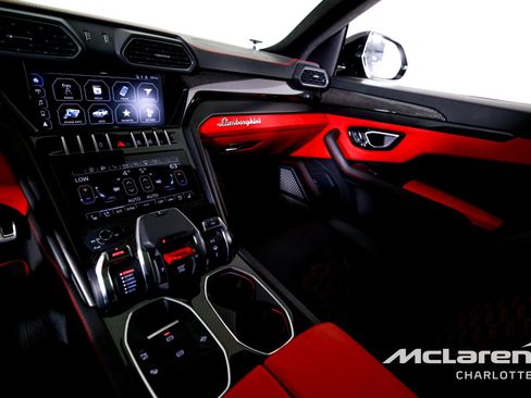 Used 2022 Lamborghini Urus AWD/4WD image 15
