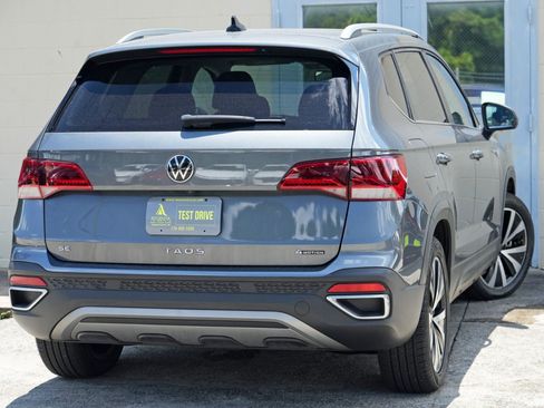 Used 2022 Volkswagen Taos SE w/ Panoramic Sunroof Package AWD/4WD image 4