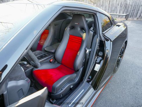 Used 2023 Nissan GT-R NISMO w/ Floor Mat Package AWD/4WD image 24
