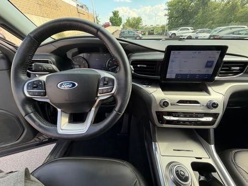Used 2022 Ford Explorer XLT w/ Equipment Group 202A AWD/4WD image 9