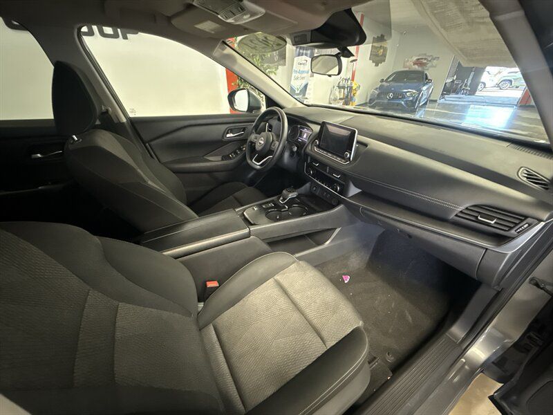 Used 2024 Nissan Rogue SV FWD image 20