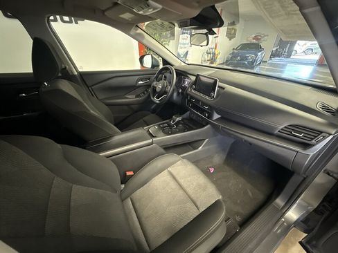 Used 2024 Nissan Rogue SV FWD image 20
