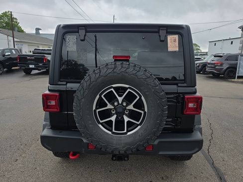 Used 2024 Jeep Wrangler Unlimited Rubicon w/ Dual Top Group AWD/4WD image 4