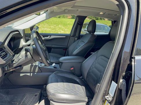Used 2023 Ford Escape Platinum w/ Premium Technology Package AWD/4WD image 9