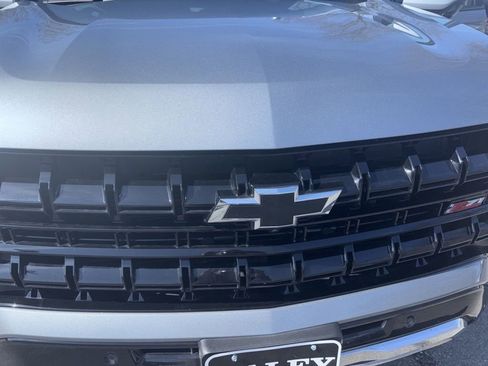 Used 2025 Chevrolet Suburban Z71 image 12