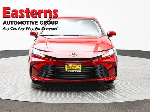 Used 2025 Toyota Camry SE FWD image 2