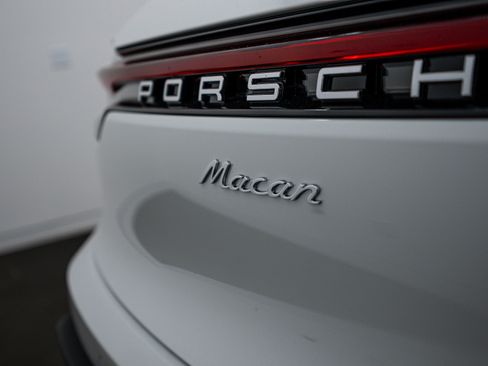 Certified 2026 Porsche Macan AWD/4WD image 26