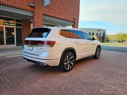 Used 2024 Volkswagen Atlas SEL Premium R-Line AWD/4WD image 6