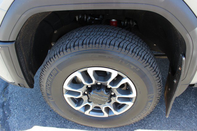 Used 2025 GMC Sierra 2500 Denali w/ Technology Package AWD/4WD image 4