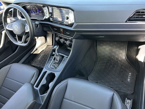 Used 2024 Volkswagen Jetta SE w/ Panoramic Sunroof Package FWD image 10