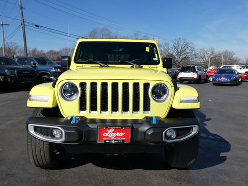 Used 2023 Jeep Wrangler Unlimited Sahara w/ Cold Weather Group image 9