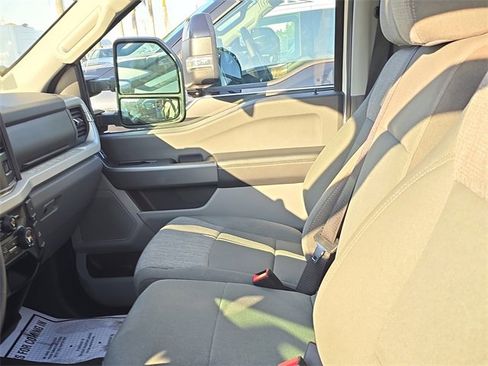 Used 2025 Ford F250 XLT image 15