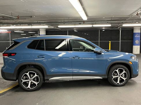 New 2025 Volkswagen Tiguan SE image 40