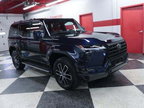 Used 2024 Lexus GX 550 w/ Accessory Package (Z1) AWD/4WD image 3